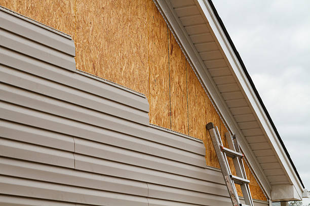 Professional Fiber Cement Siding technician working in Sumner, WA